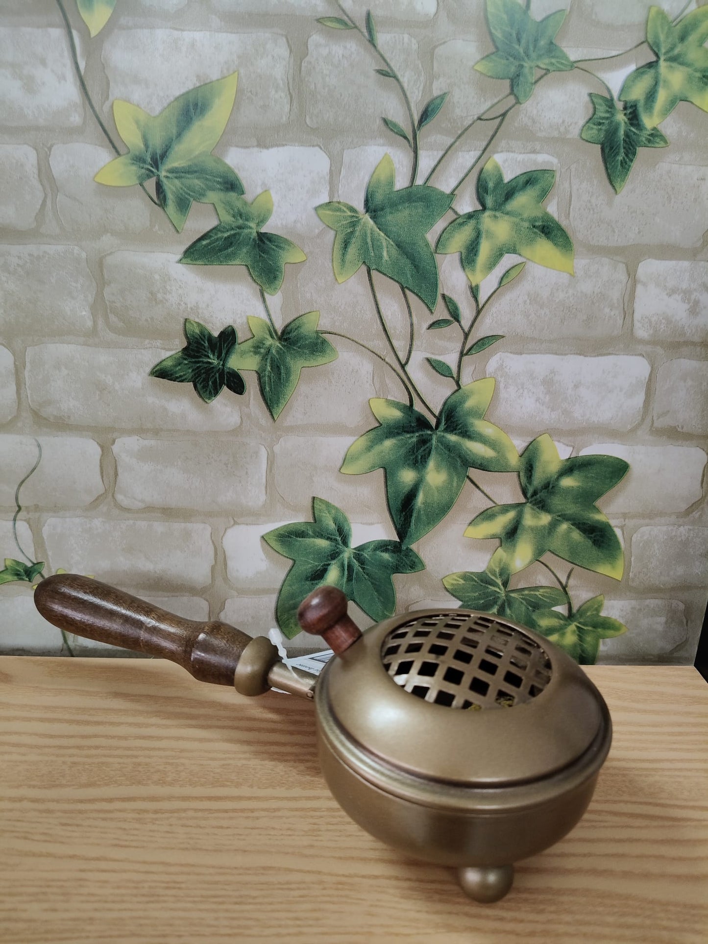 Brass burner with handle