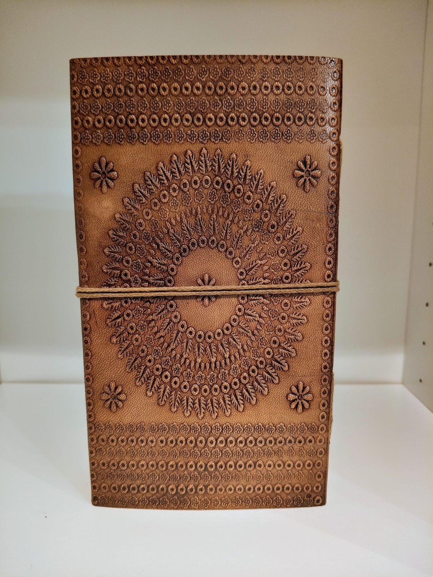 Carnet en cuir symbole Triquetra 22,5 x 12,5 cm