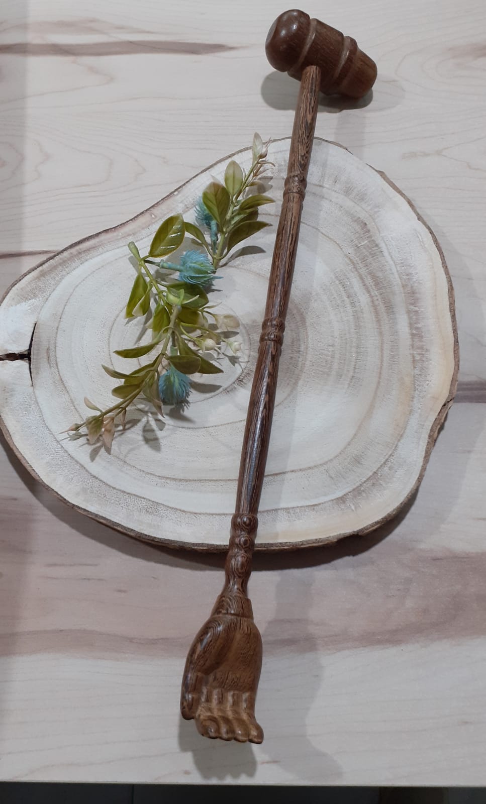 Back scratcher with hammer 44cm