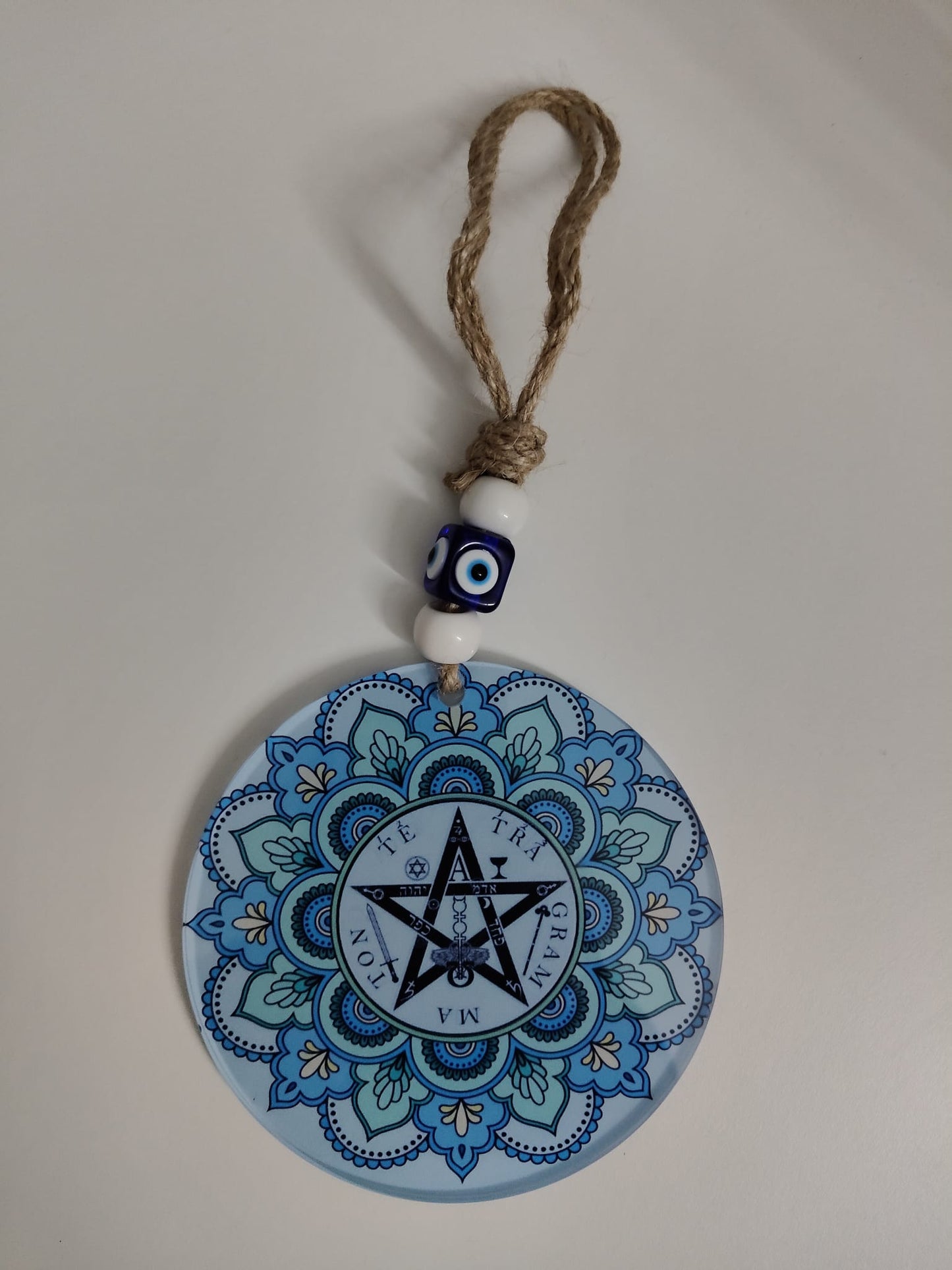 Colgador de pared Tetragramaton