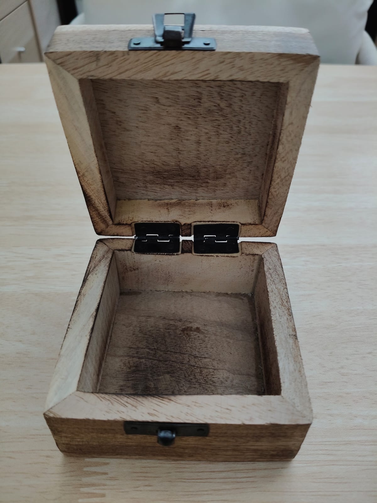 Boîte en bois décorée