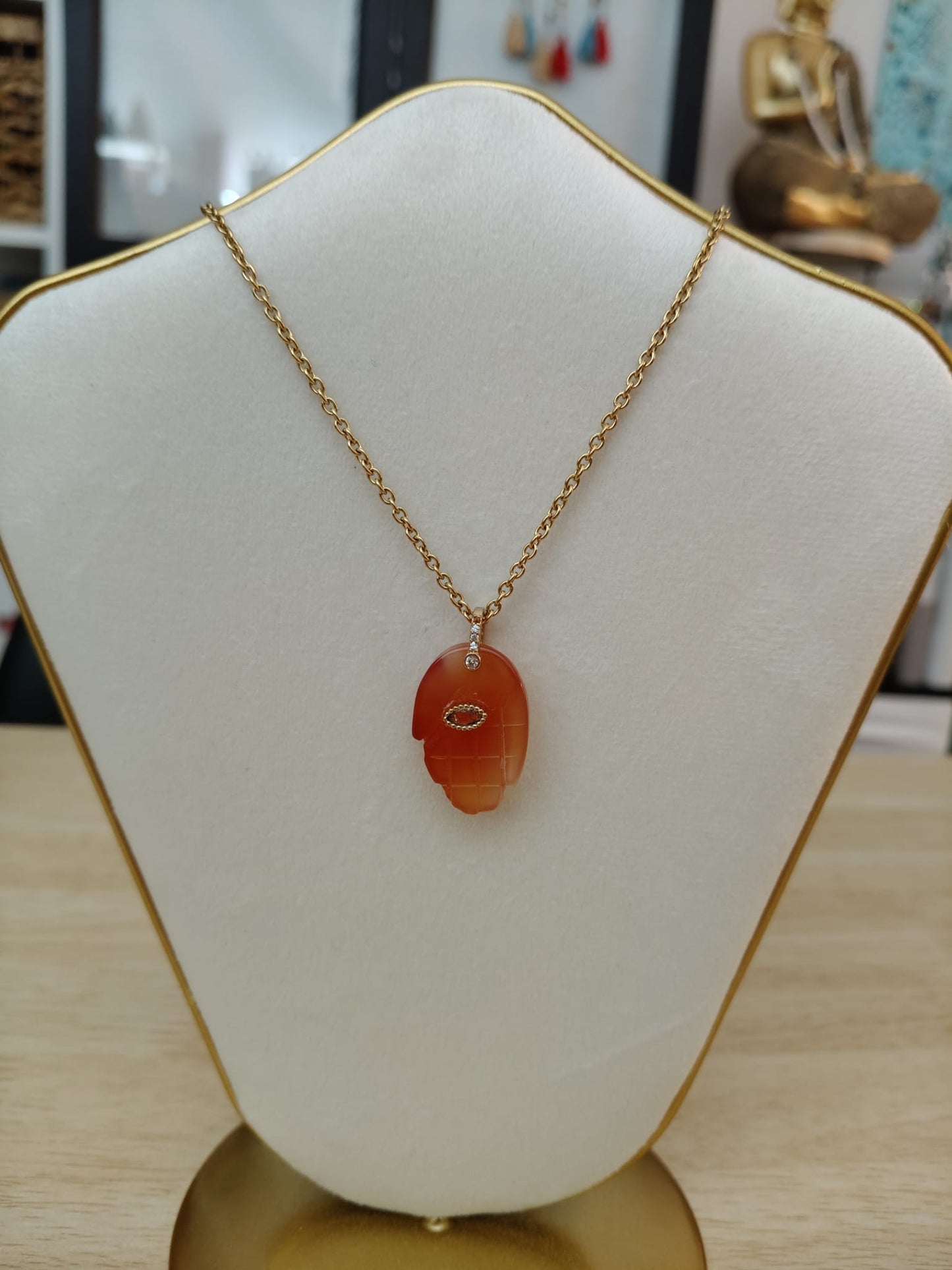 Pendentif main de Fatima en pierre naturelle avec chaîne en acier inoxydable plaqué or