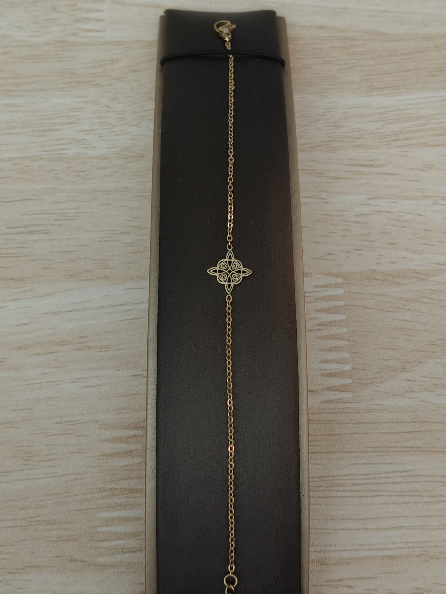 Bracelet en acier avec nœud de sorcière et Triquetra