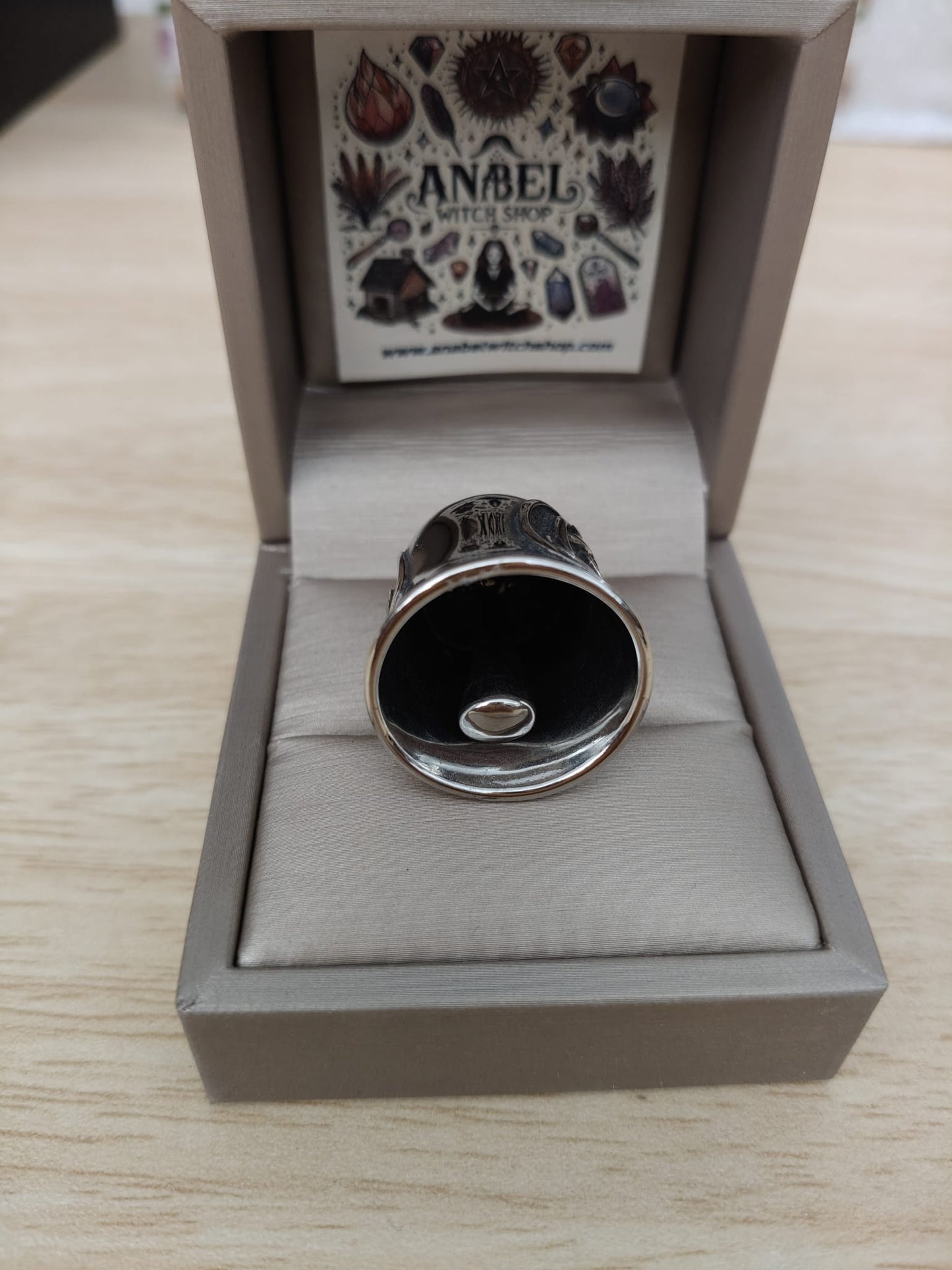 Triqueta stainless steel bell