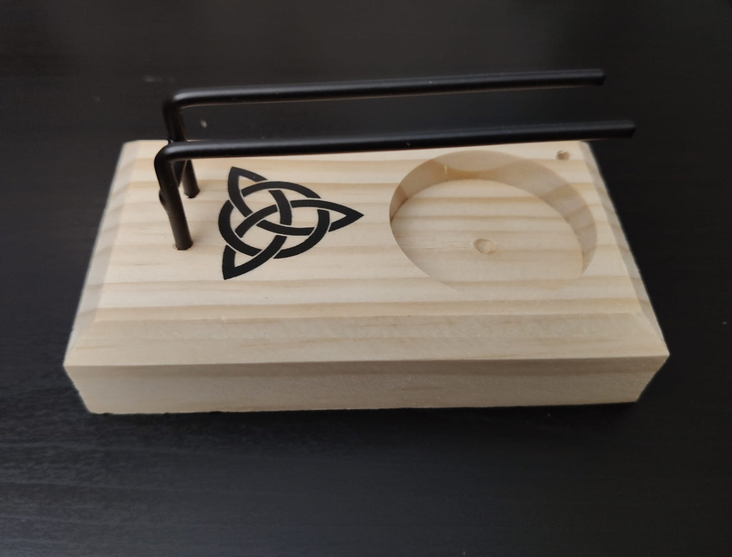 Support en bois de Palo Santo avec gravures