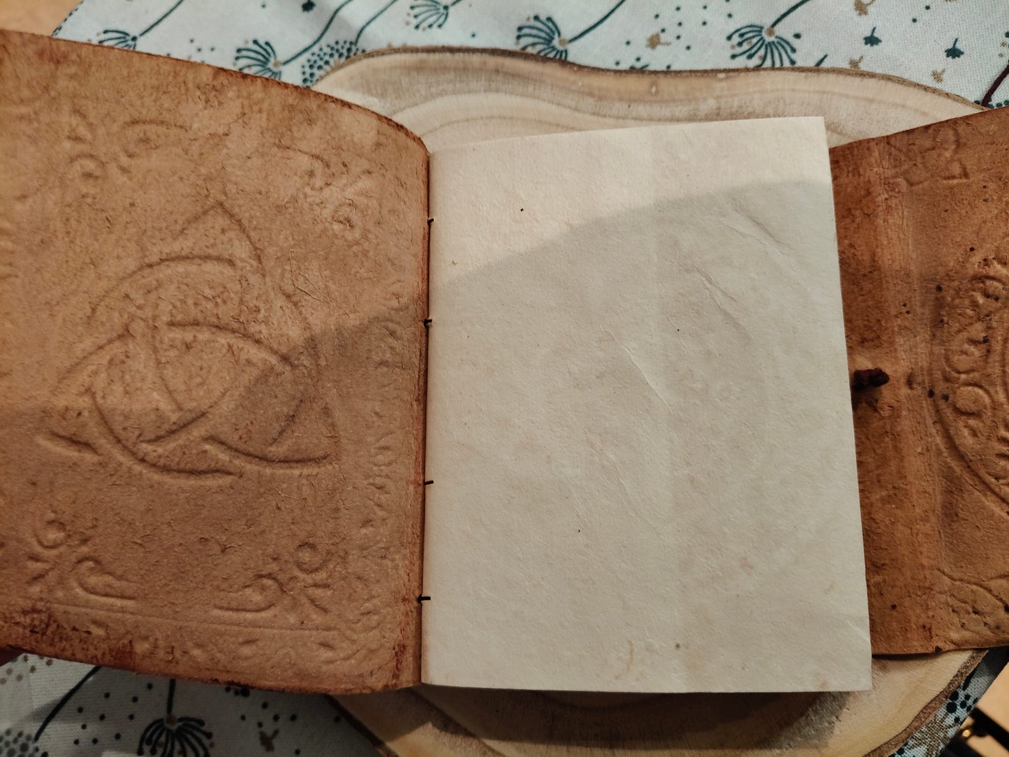 Carnet en cuir symbole Triquetra 15x11,5 cm