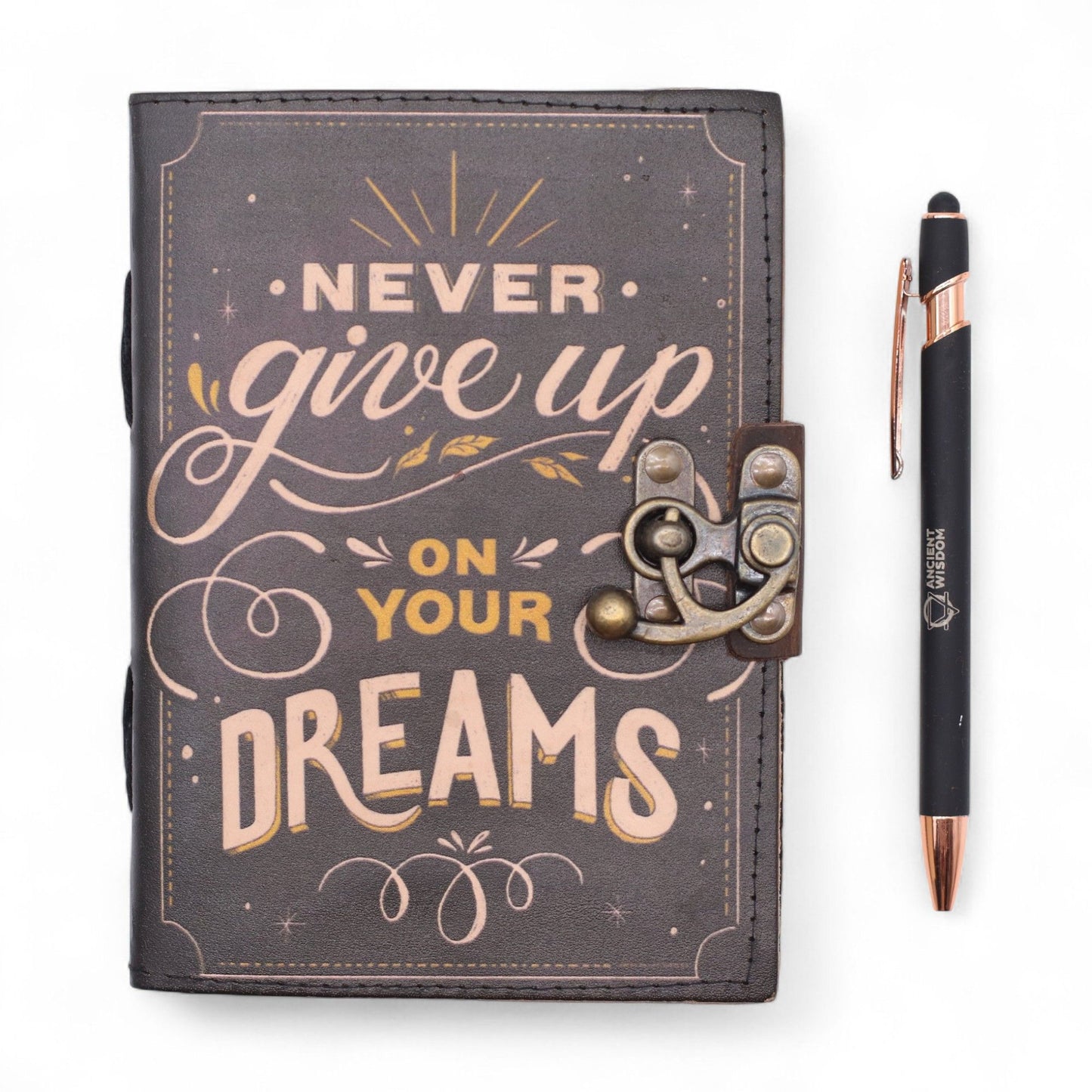 Cuaderno con estampado de cuero – Nunca dejes de perseguir tus sueños - 17.8×12.7 cm