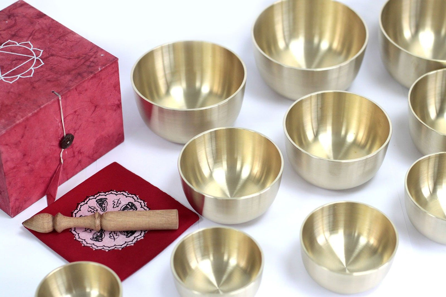 Set of 10 metal bowls