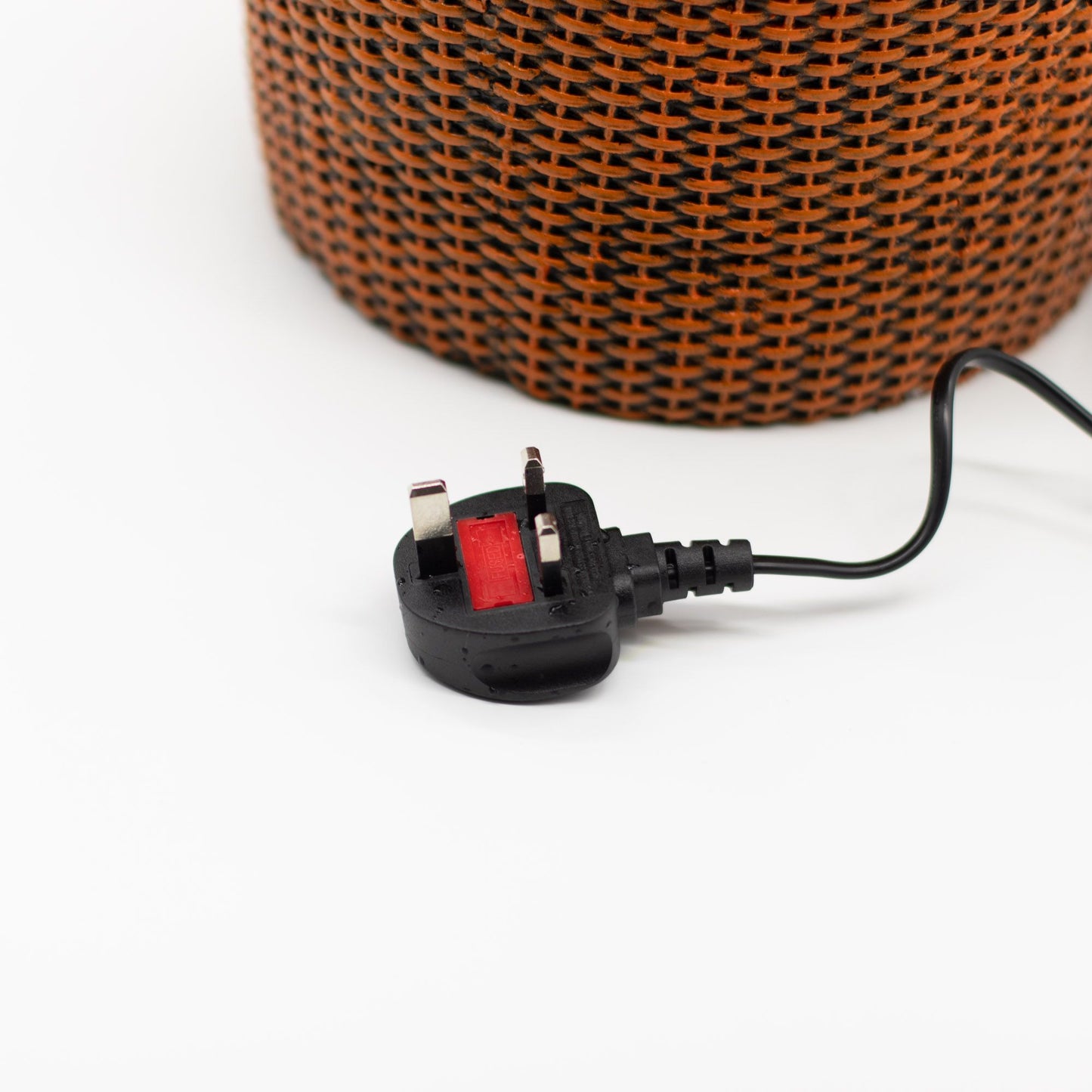 Gran fuente de agua - 24x22x48 cm - Bola de cristal que cambia de color en una urna griega dentro de una cesta