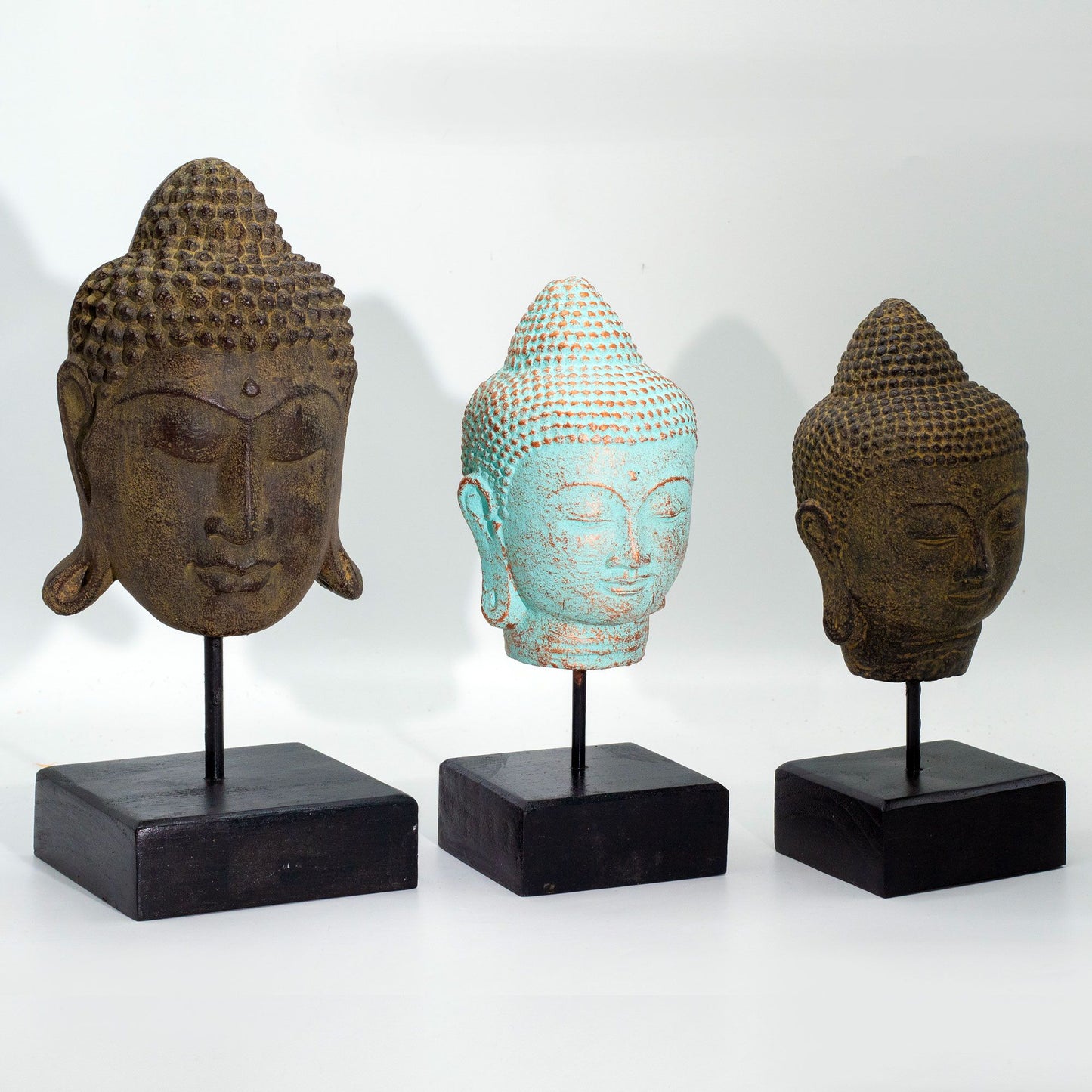 Cabeza de Buda en Reposo sobre Soporte - Gris