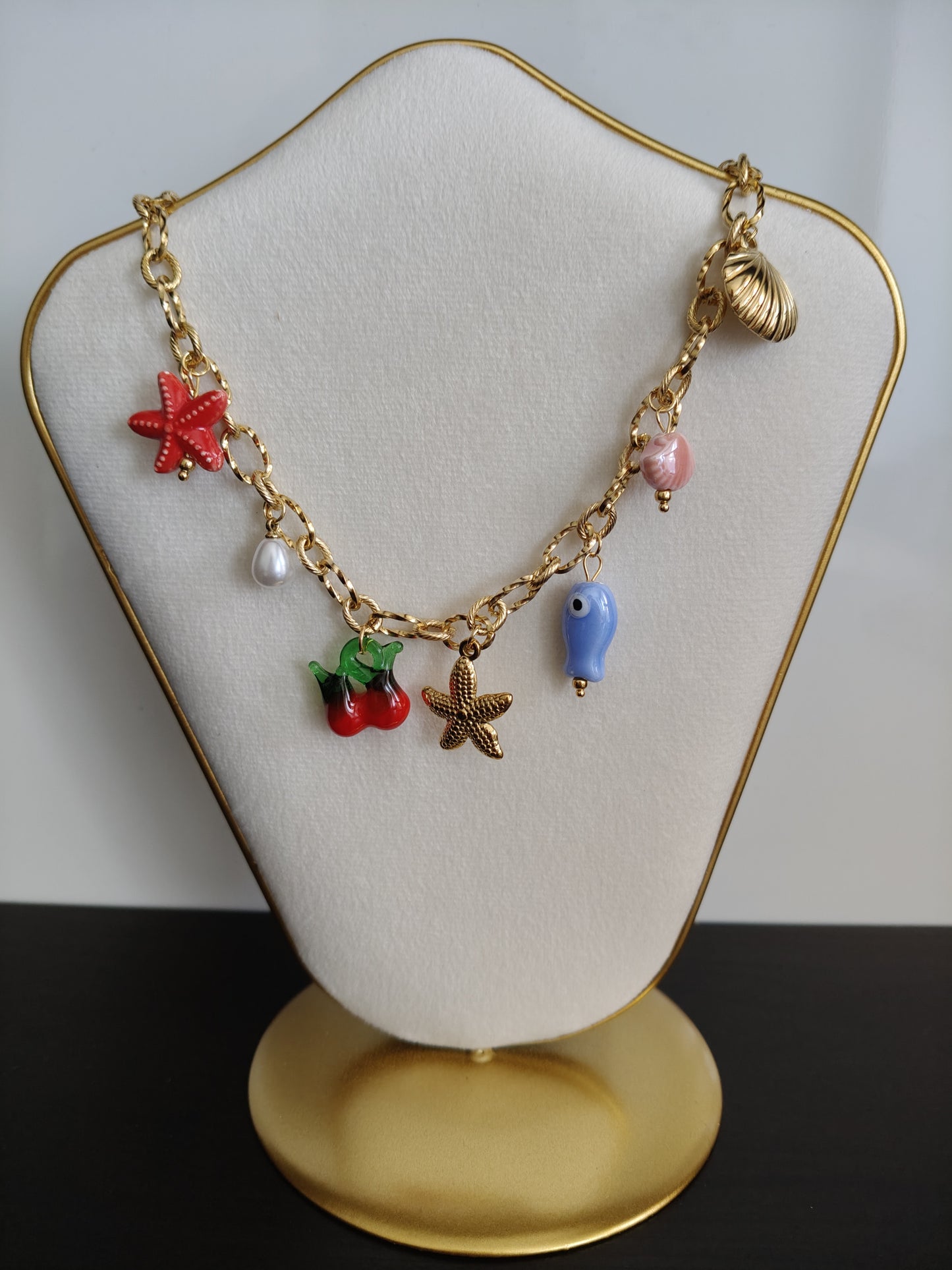 Collier en acier inoxydable avec breloques