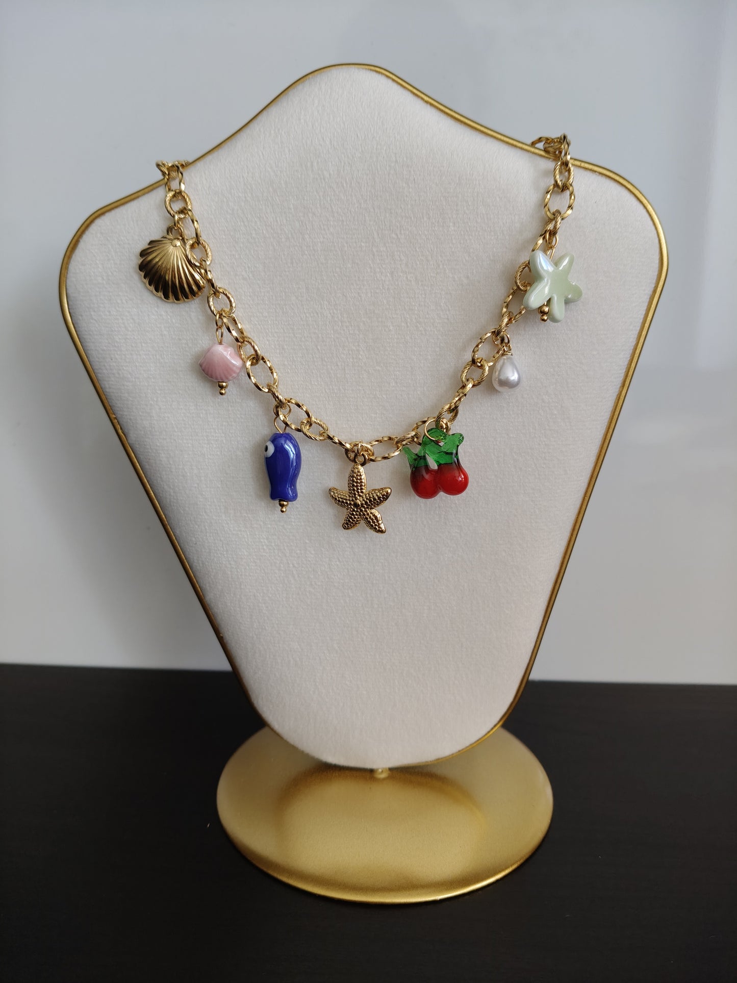 Collier en acier inoxydable avec breloques