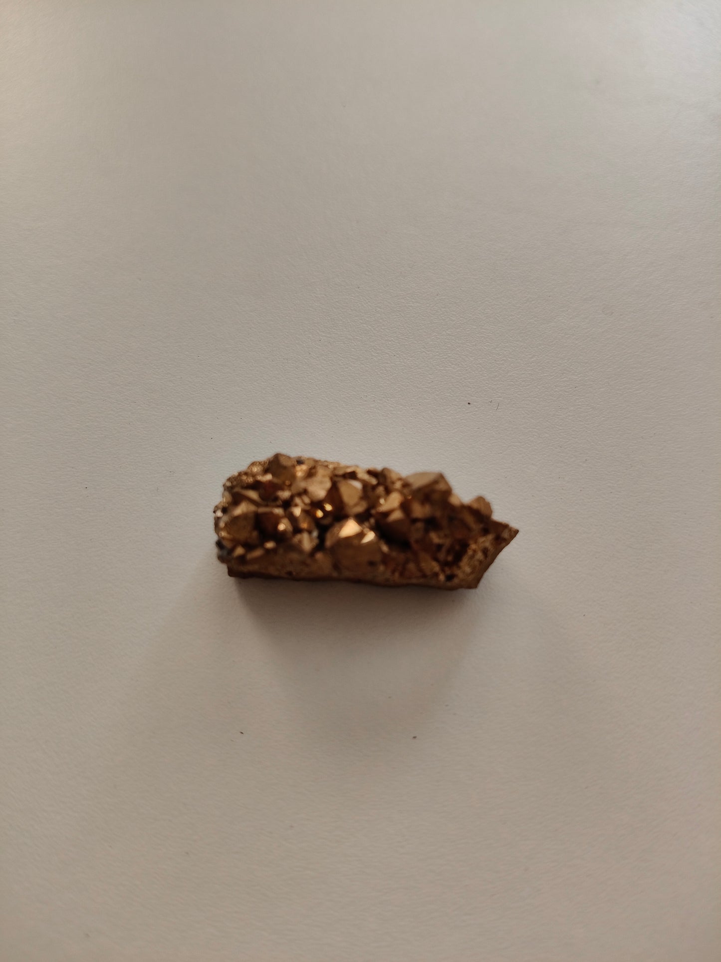 Drusa Amatista Aura. Peso:9'50gr aprox. Medidas:3,5x1cm aprox.