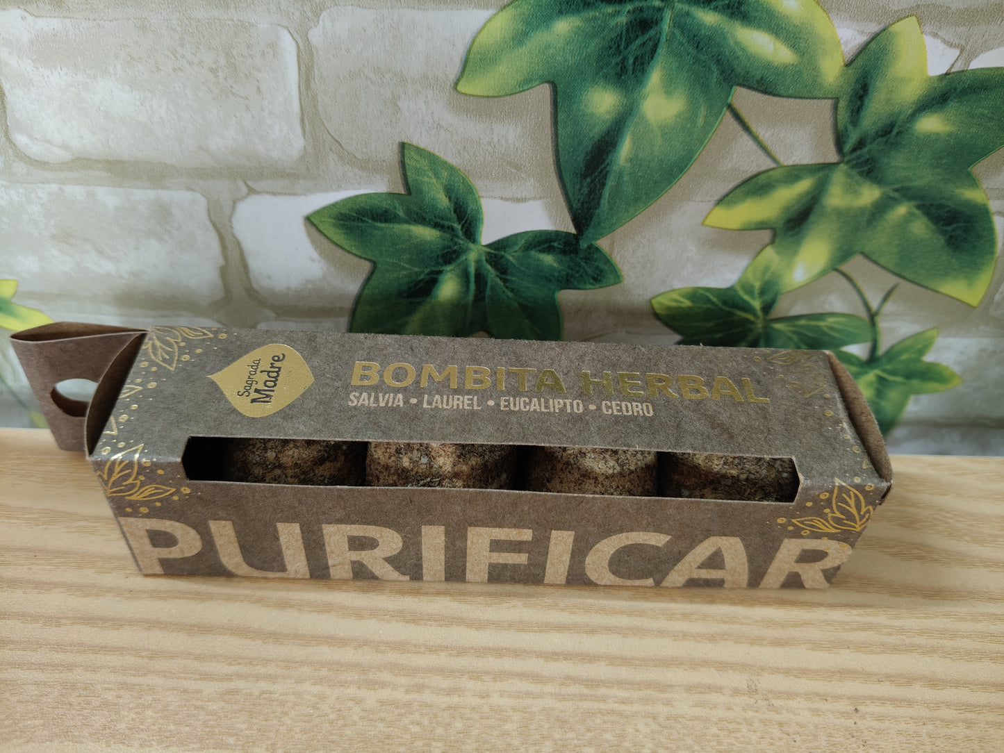 Ensemble de 4 diffuseurs d'herbes aromatiques. Sauge, laurier, eucalyptus et cèdre.