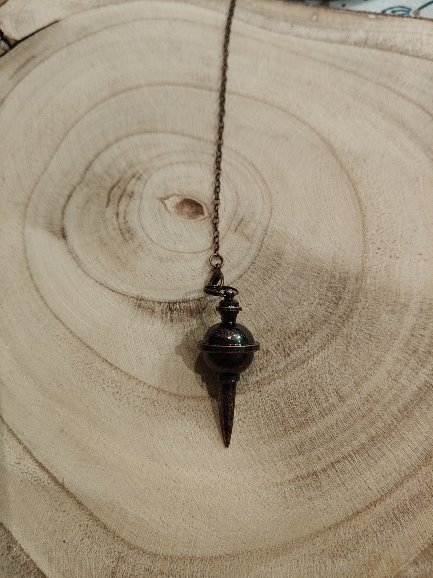 Pendule en métal couleur bronze