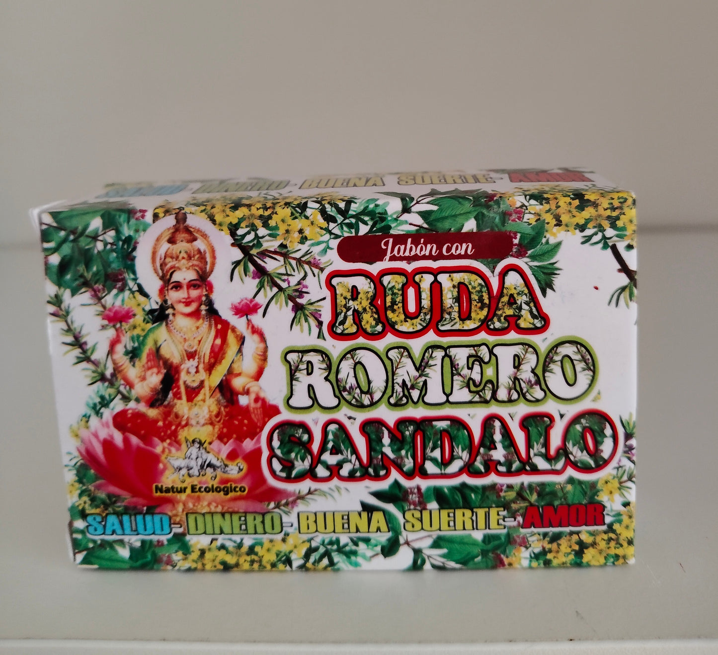 Savon ésotérique de rue, romarin et bois de santal.