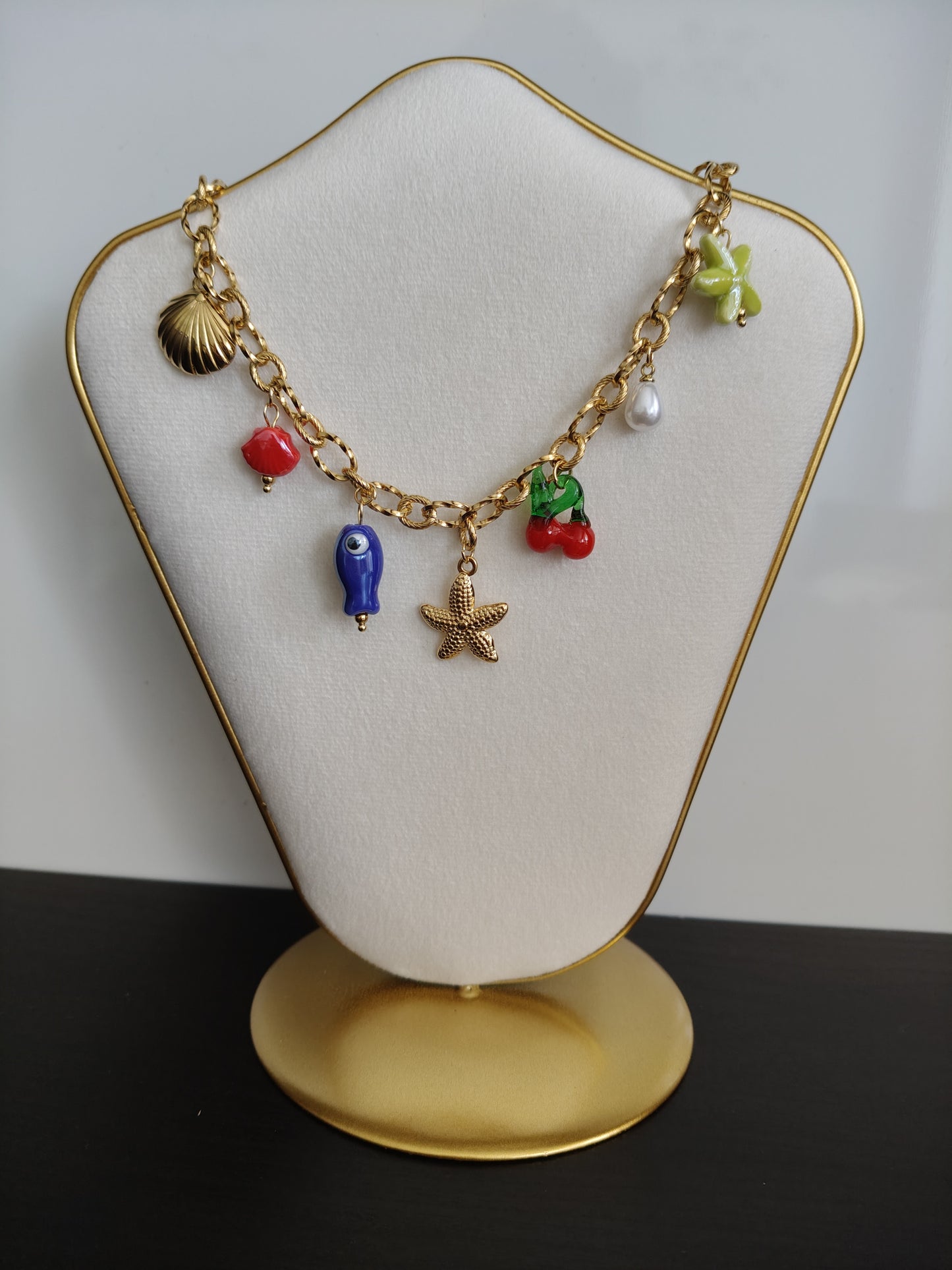 Collier en acier inoxydable avec breloques