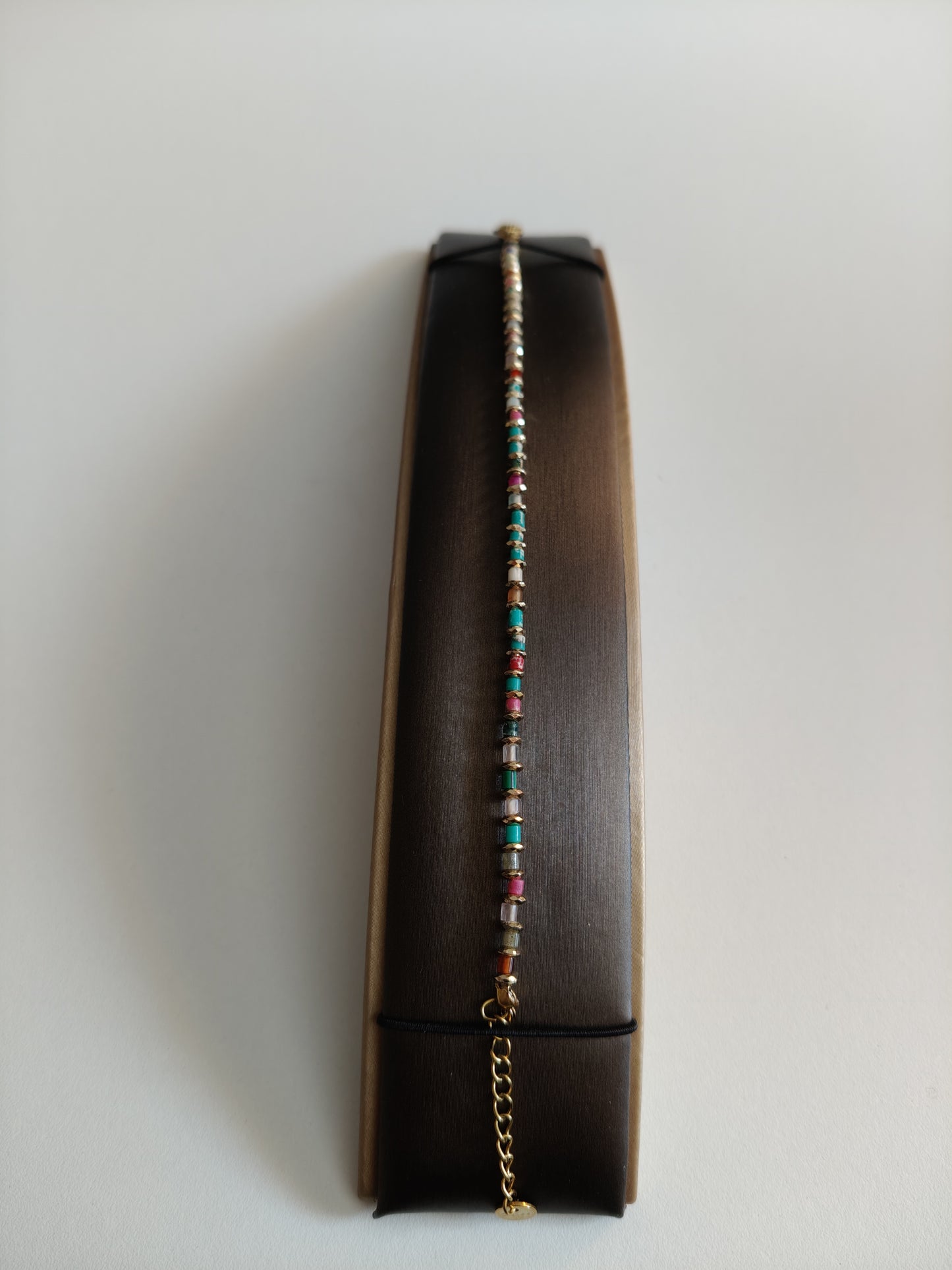 Bracelet en acier avec diverses pierres naturelles