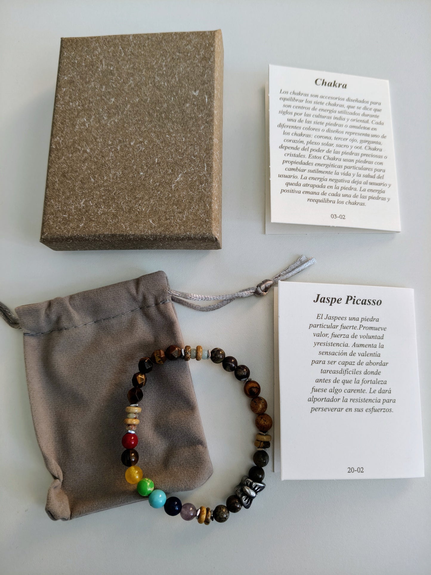 Bracelet en jaspe Picasso avec 7 pierres de chakra (comprend une boîte, un sac en velours et des cartes explicatives)