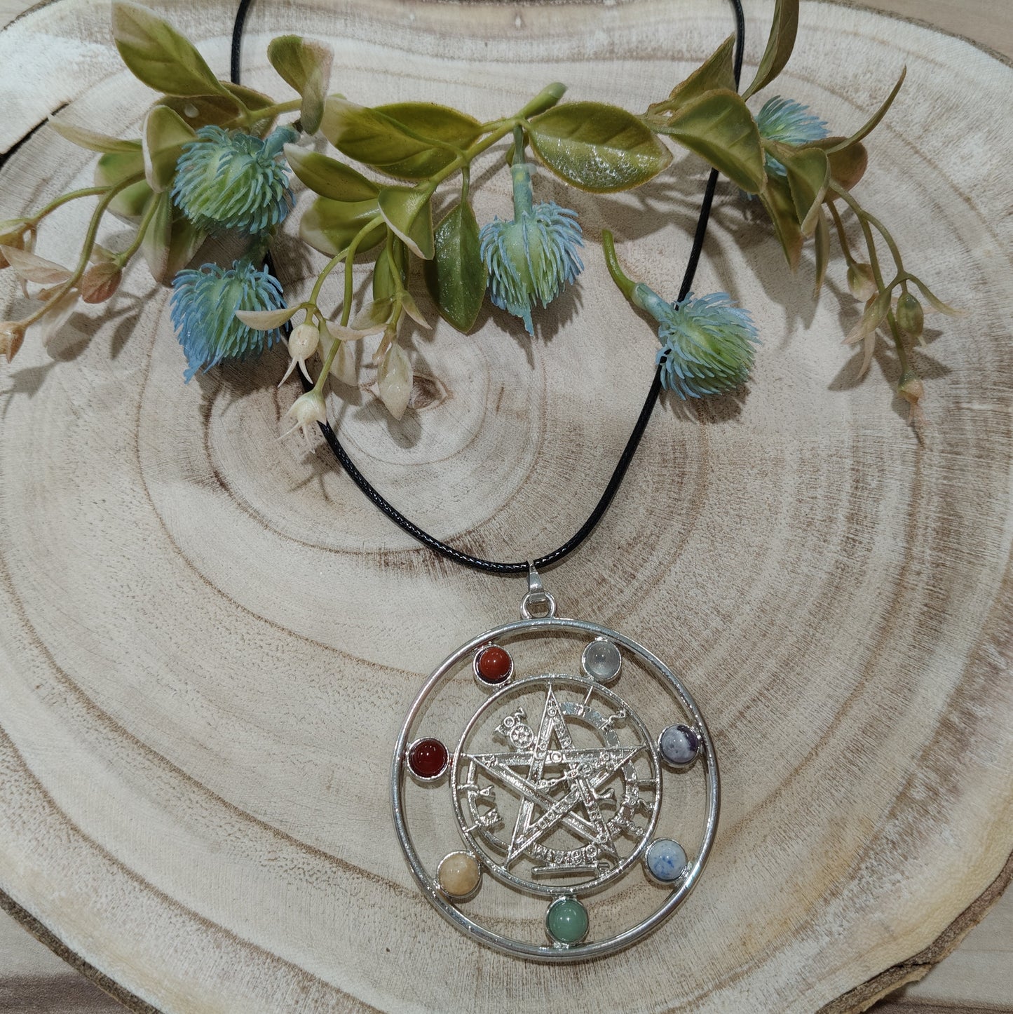 Pendentif en métal Tétragramme avec pierres naturelles des 7 chakras