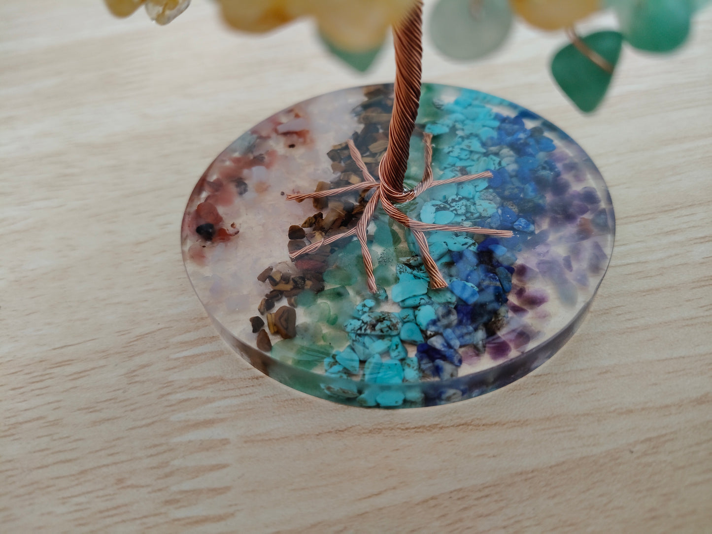 Arbre avec éclats de citrine et d'aventurine