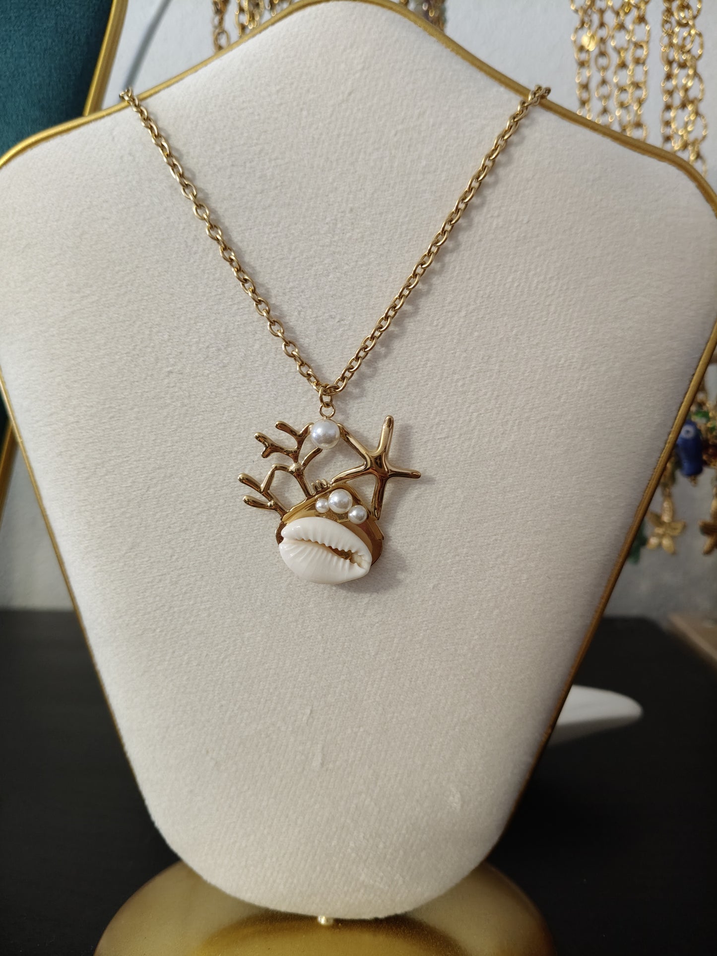 Coral pendant in stainless steel