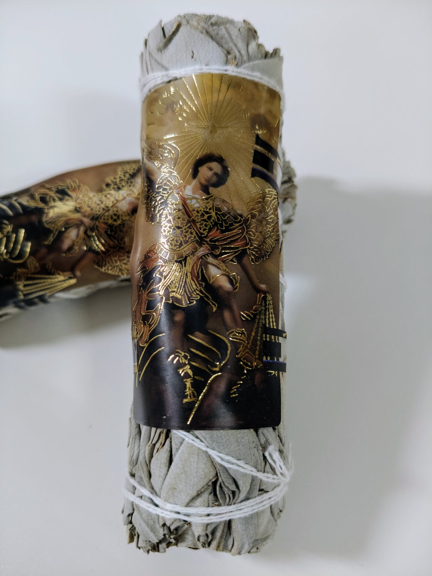 Atadito de Salvia Blanca con imagen del Arcángel Miguel