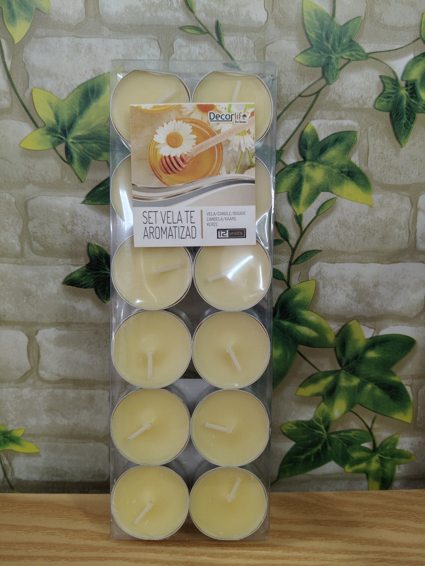 Pack of 12 honey-scented tea lights