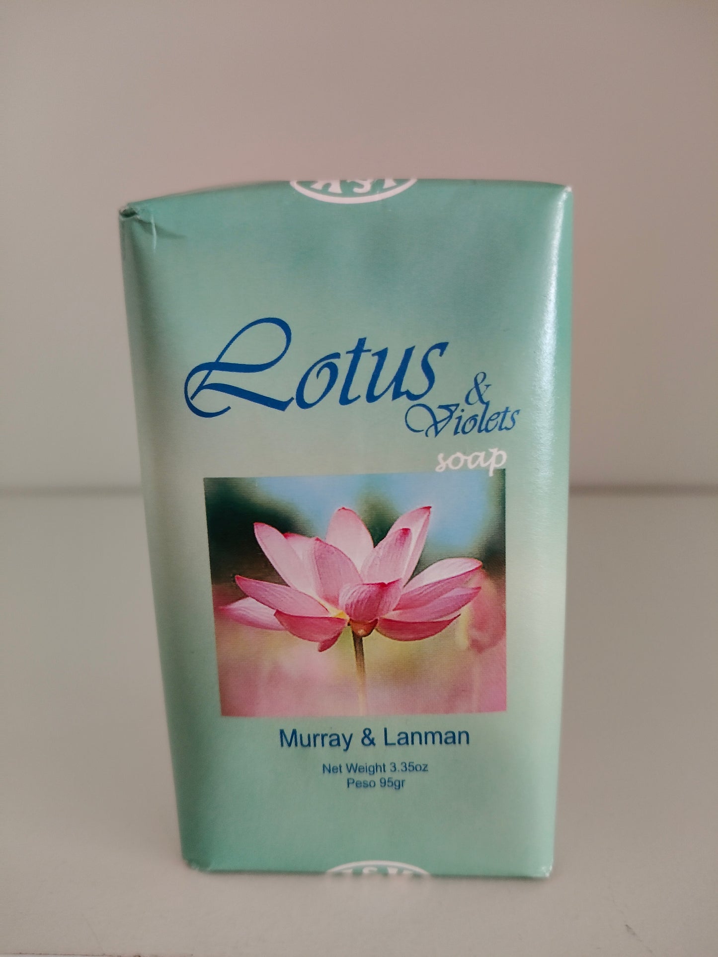 Savon à la fleur de lotus et à la violette
