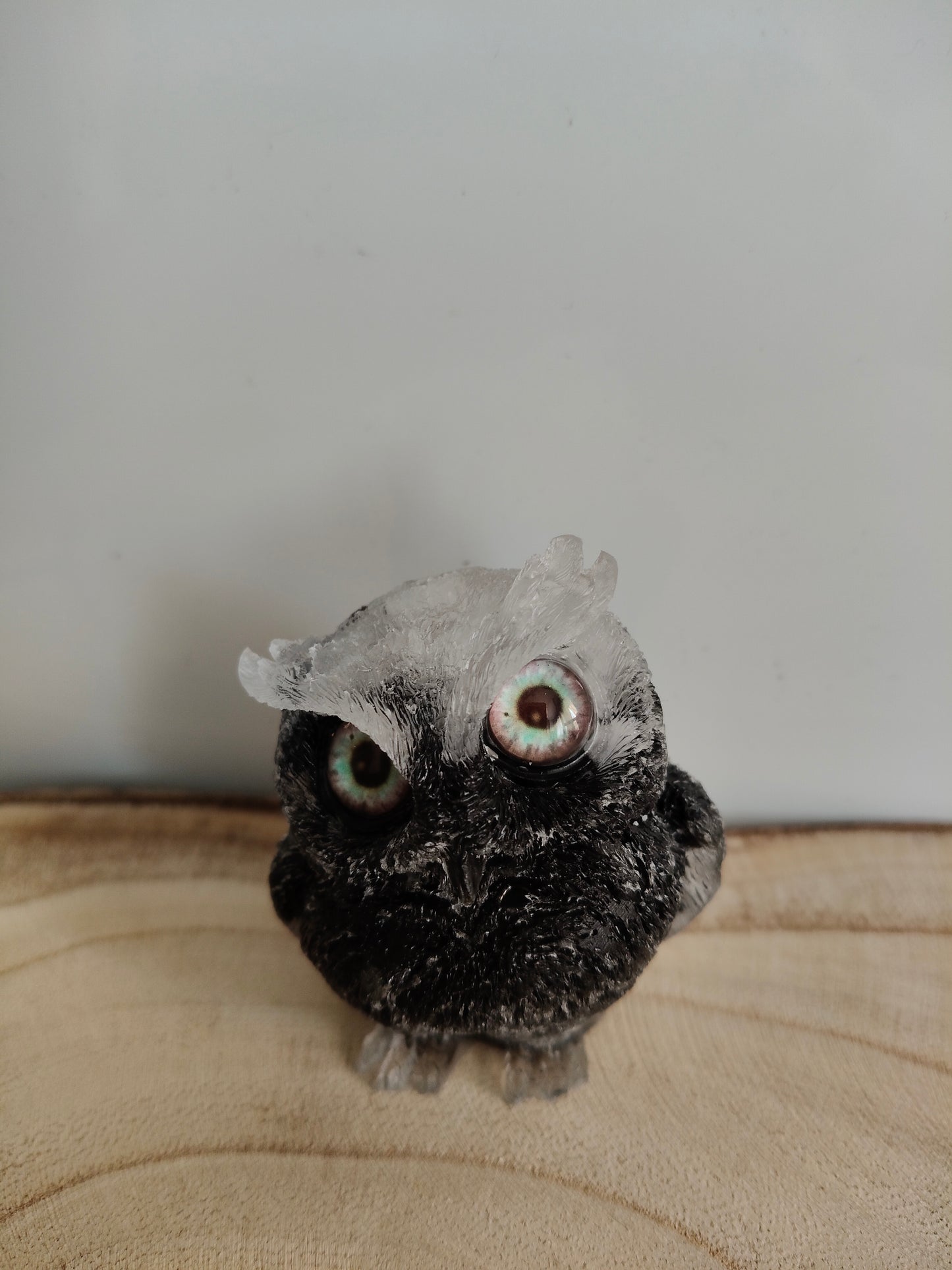 Natural stone owl White quartz and onyx