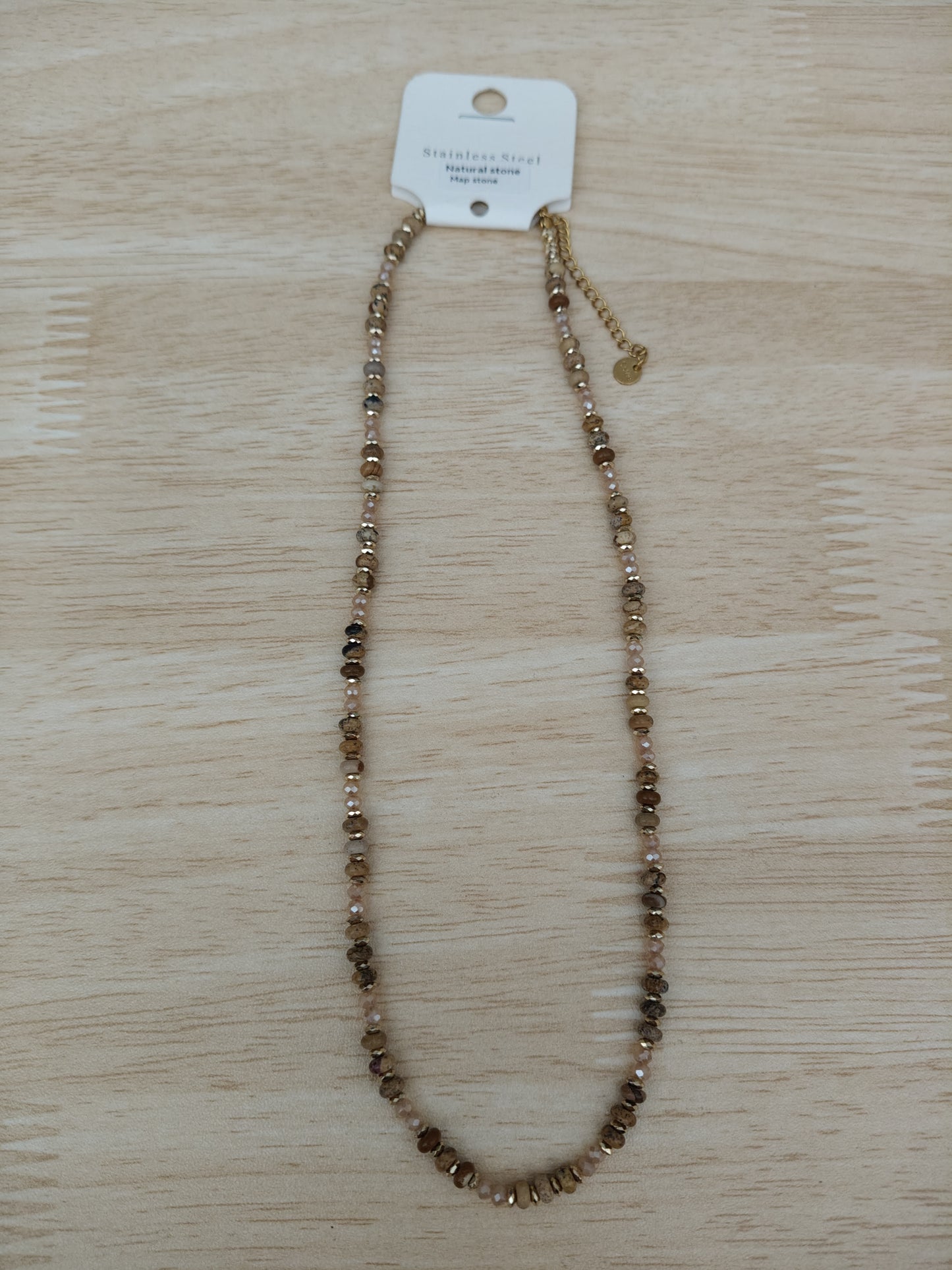 Collar de piedra natural