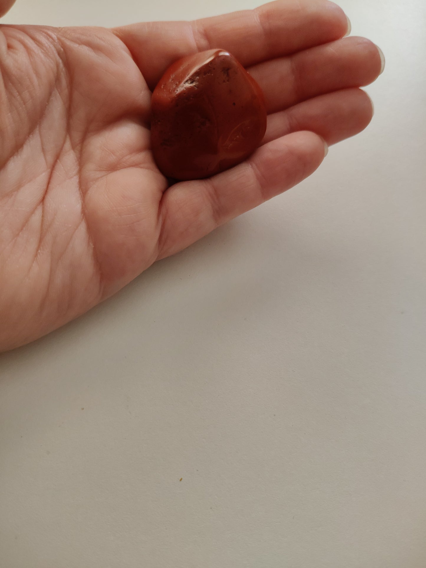 Large red jasper tumbled stone, approx. 35.60g and approx. 3x3.5cm.
