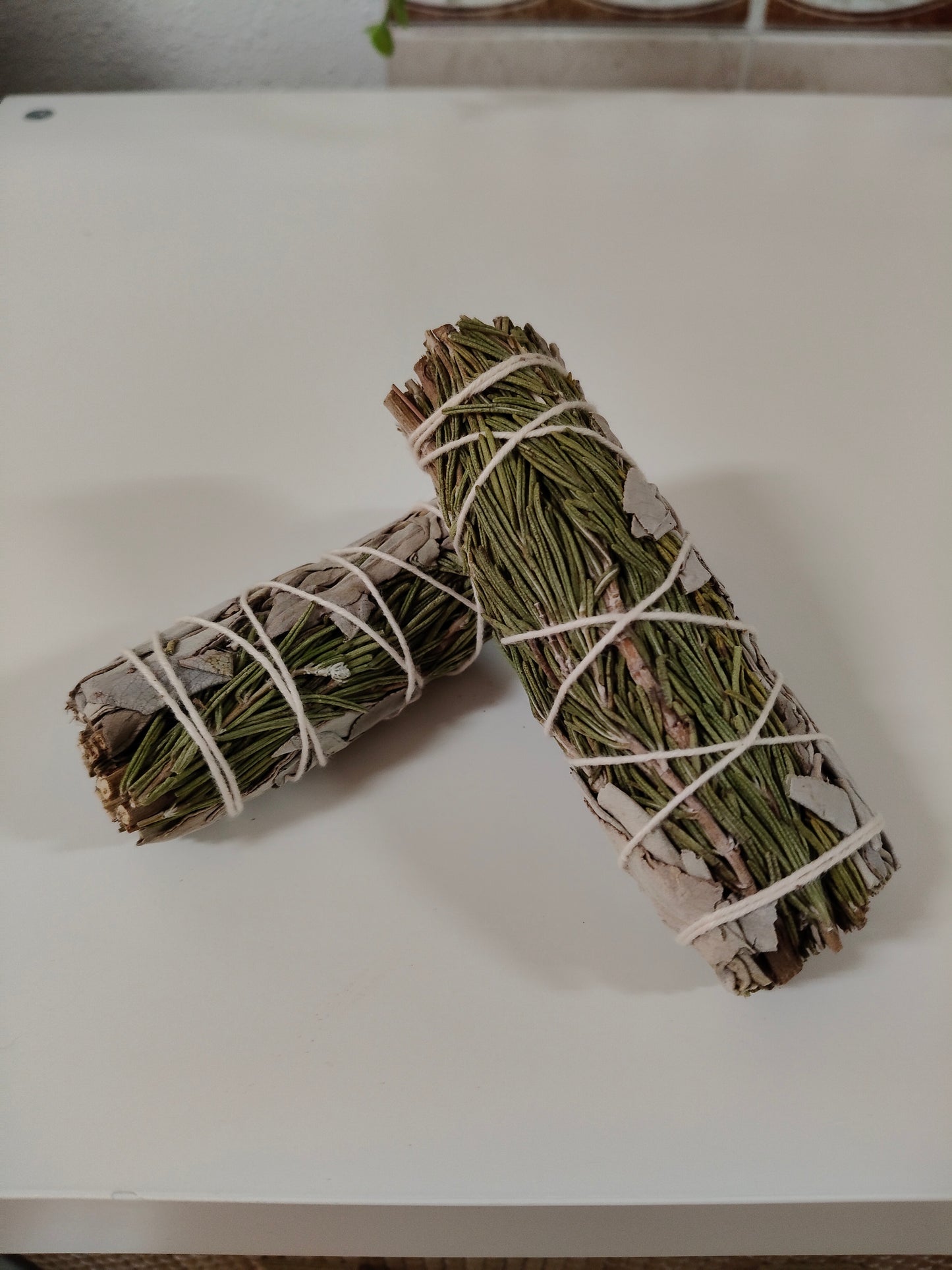 Bouquet de sauge blanche et de romarin