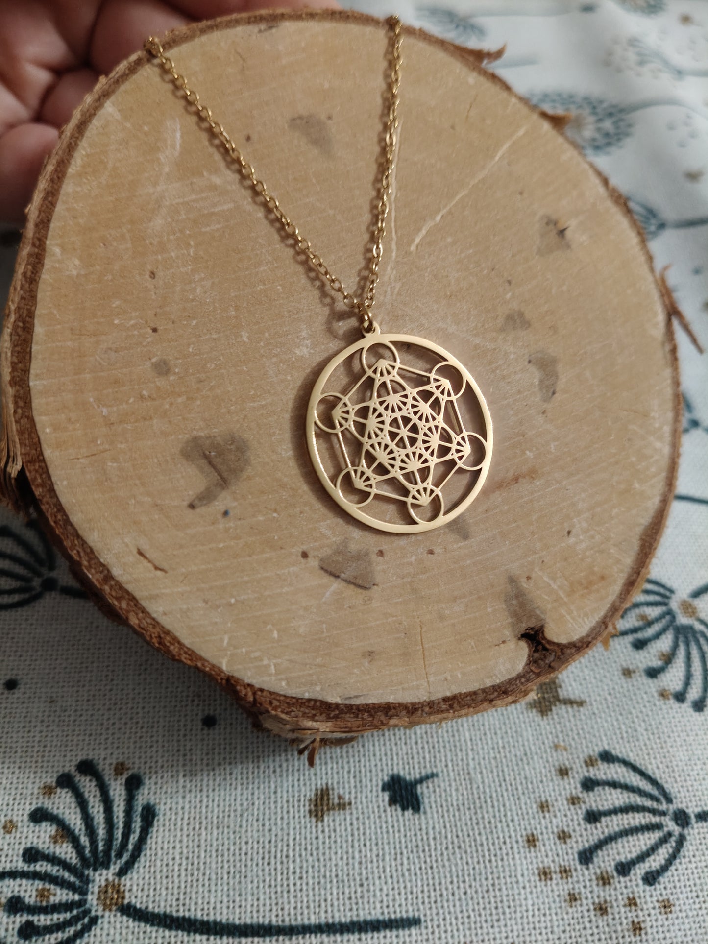 Stainless steel pendant with large Metatron medal