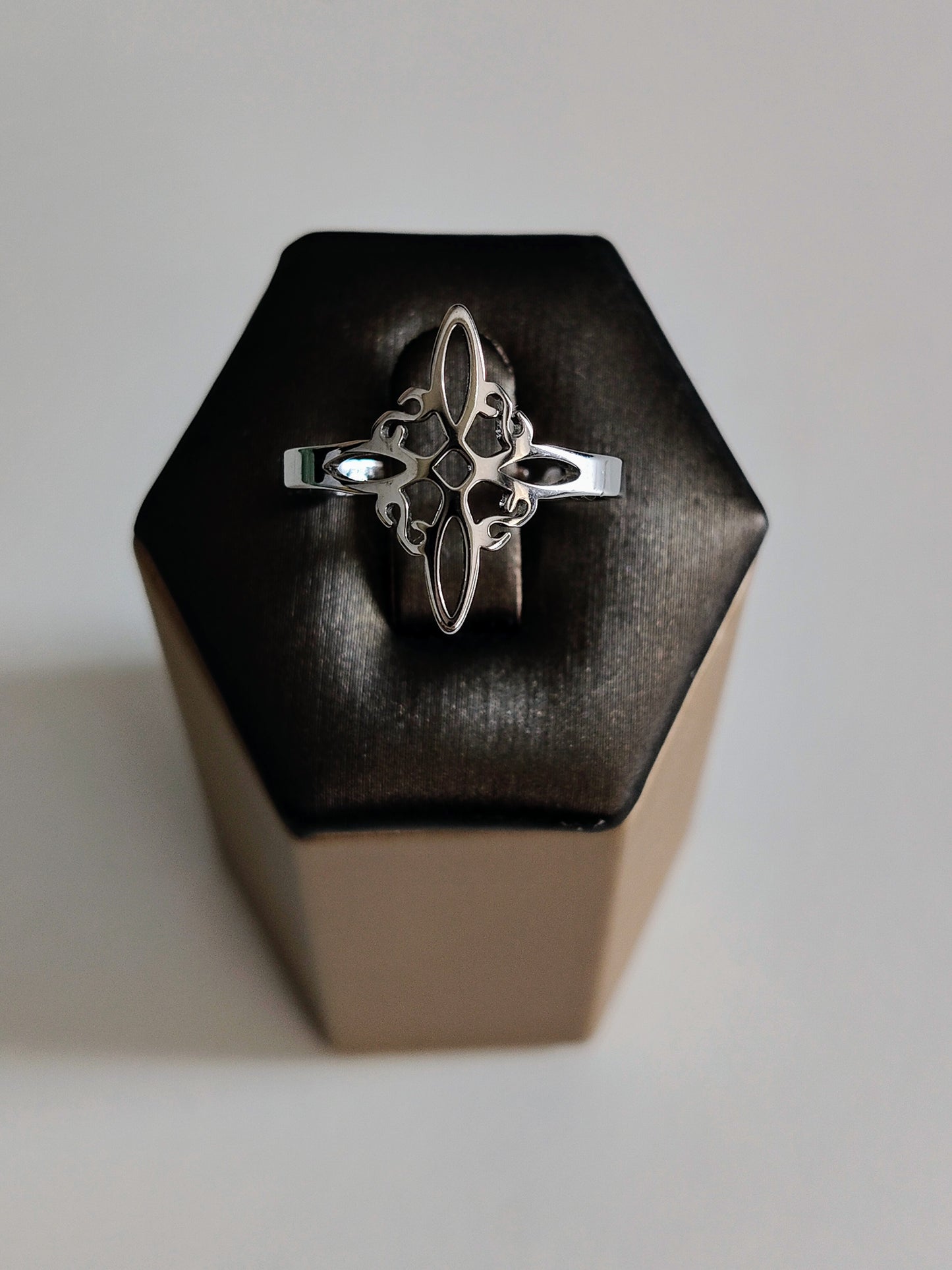 Stainless steel witch's knot ring (adjustable)