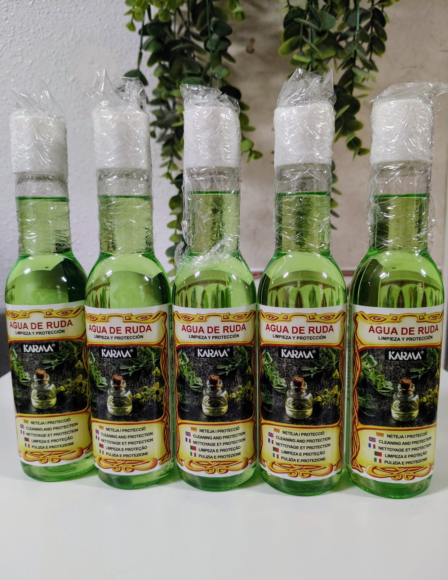 Agua de ruda para limpiezas esotéricas