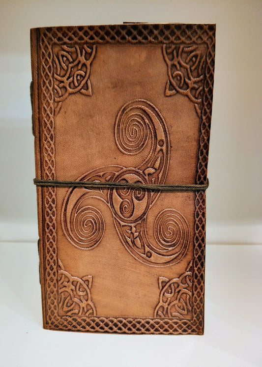 Carnet en cuir symbole Trisquel 22,5x12,5cm