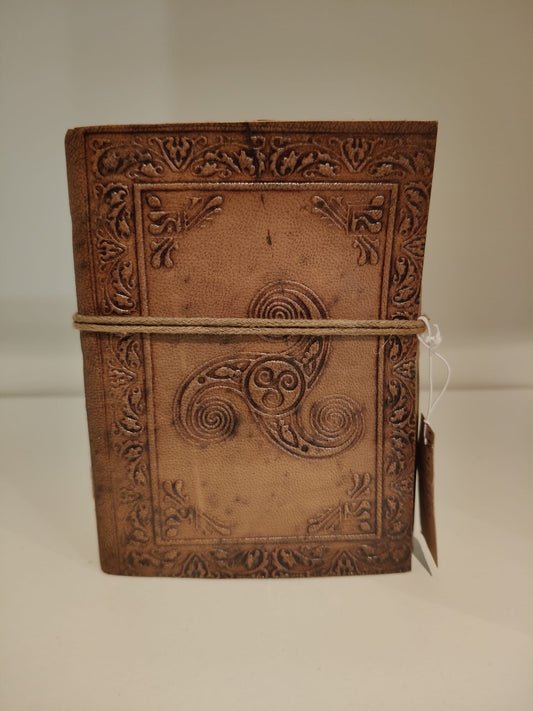 Carnet en cuir symbole Trisquel 12,5x9cm