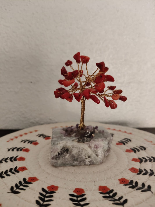 Arbre avec éclats de pierre de jaspe rouge naturel et socle en pierre 9cm