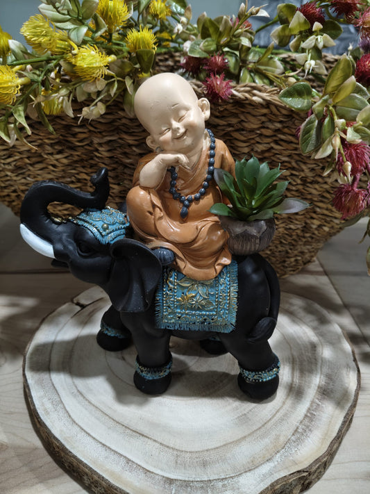 Statue de Bouddha sur un éléphant avec une plante 18x10x21,5cm
