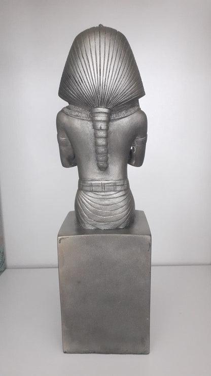 Figurine en résine de Toutankhamon