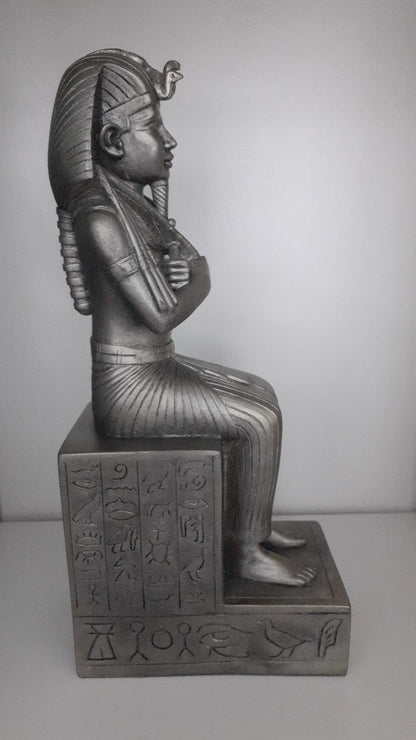 Figurine en résine de Toutankhamon