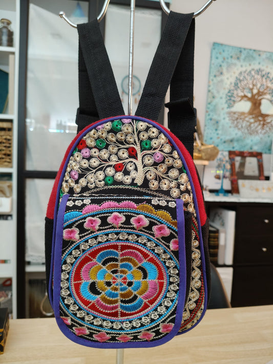 Mochila diseño bordada