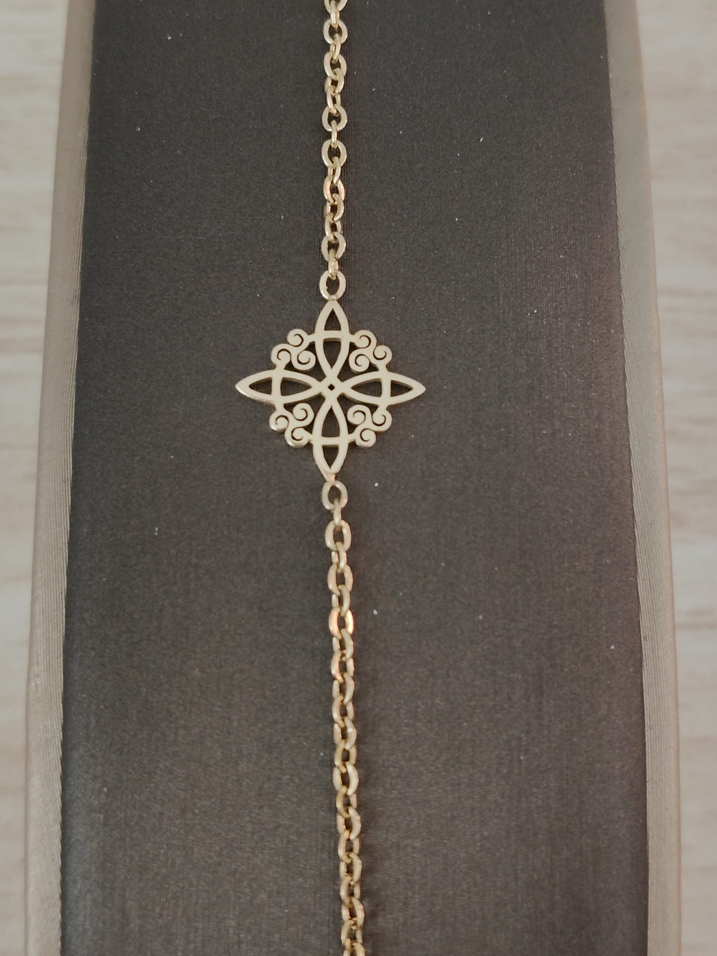 Pulsera acero inoxidable Nudo de brujas con Trisquel