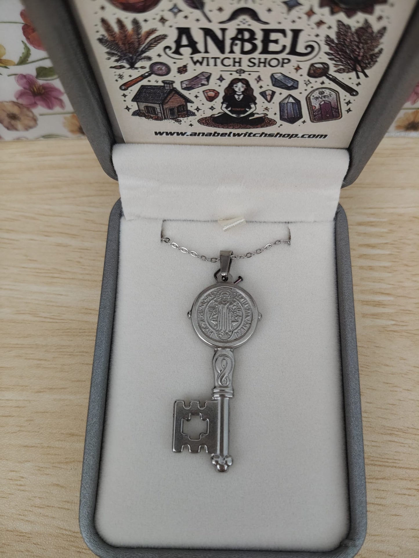 Pendentif en acier Clé de Saint Benoît