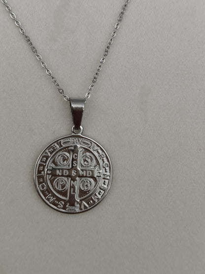 Pendentif médaille Saint Benoît en acier inoxydable