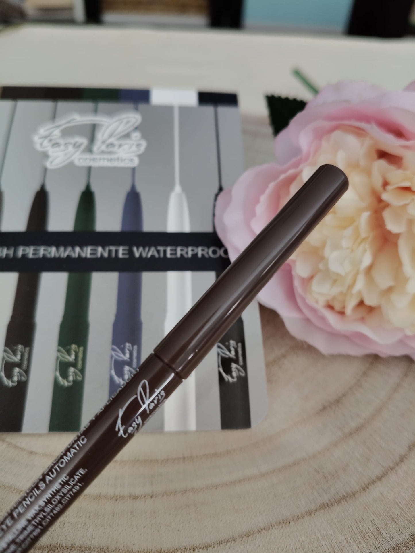 Outil de contour des yeux automatique