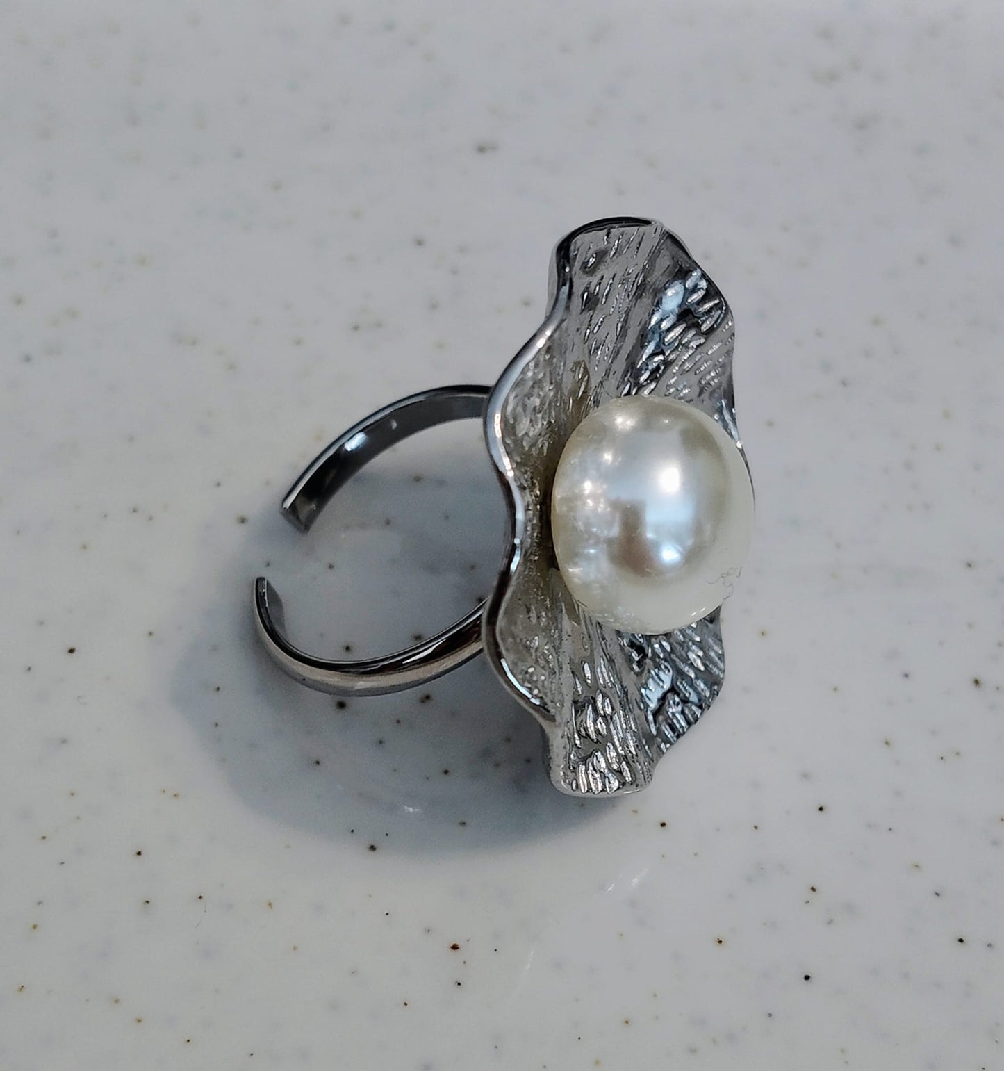 Anillo de acero inoxidable regulable.