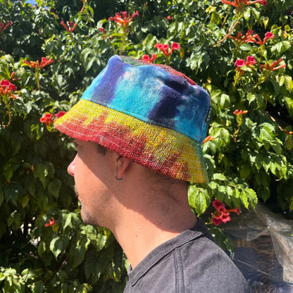 Chapeau bohème de festival en chanvre et coton avec écussons - Tie-dye