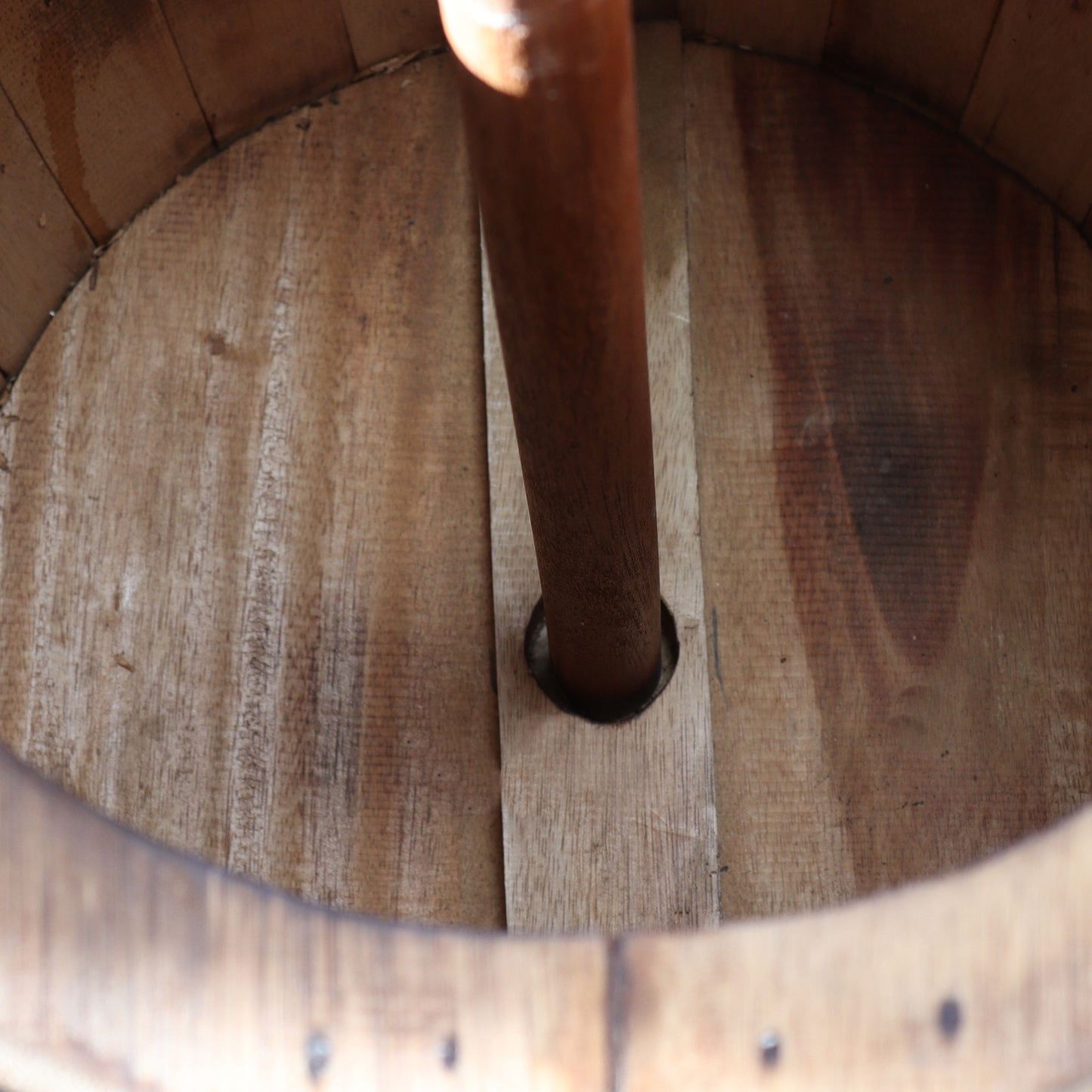 Table et porte-parapluie en forme de tonneau de bière - Naturel